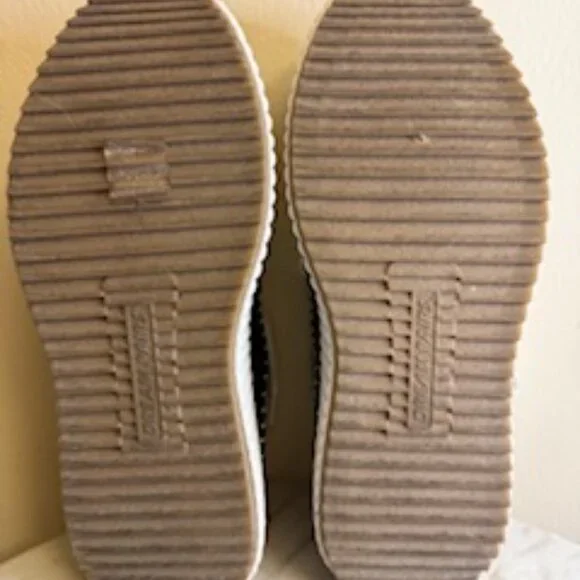 Dream Pairs Sneakers - Picture 4 of 5